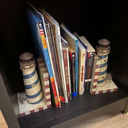 Professor Rousseau'S Pirates Lair Apartment คริสตัลริเวอร์ ภายนอก รูปภาพ