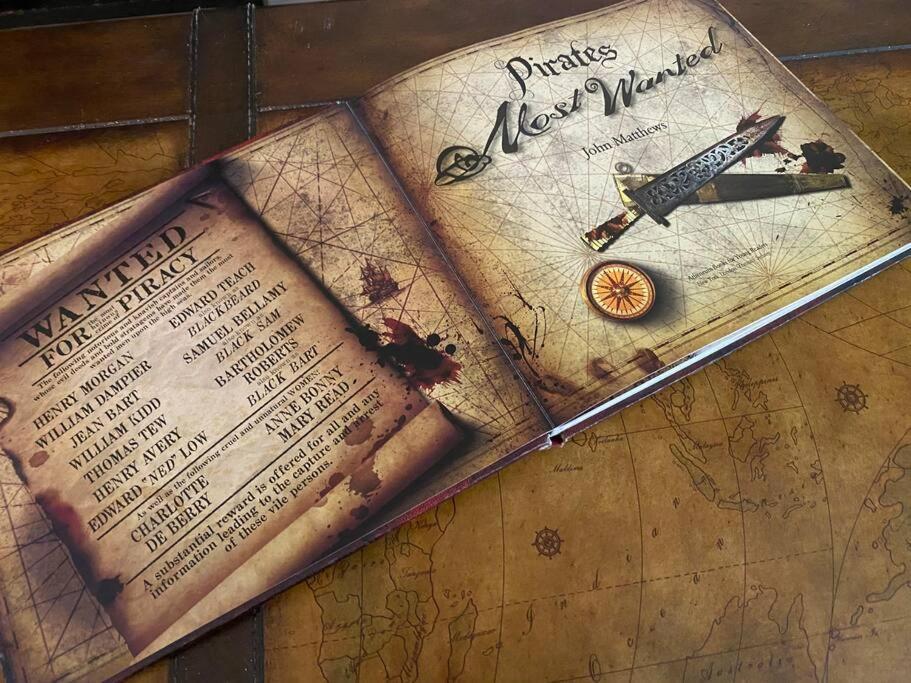 Professor Rousseau'S Pirates Lair Apartment คริสตัลริเวอร์ ภายนอก รูปภาพ
