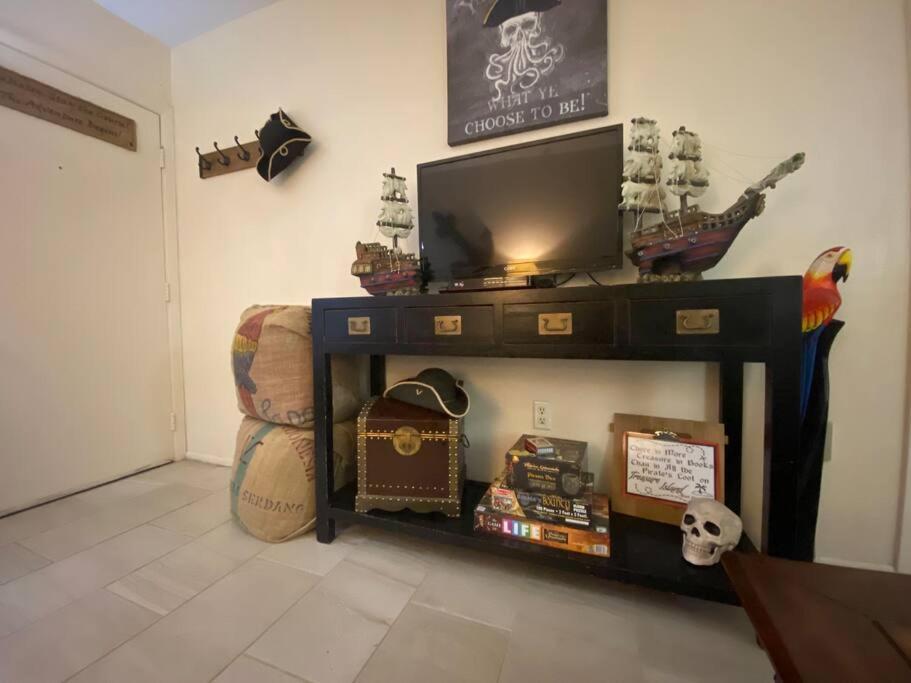 Professor Rousseau'S Pirates Lair Apartment คริสตัลริเวอร์ ภายนอก รูปภาพ