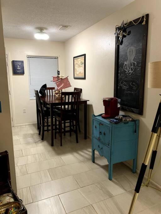 Professor Rousseau'S Pirates Lair Apartment คริสตัลริเวอร์ ภายนอก รูปภาพ